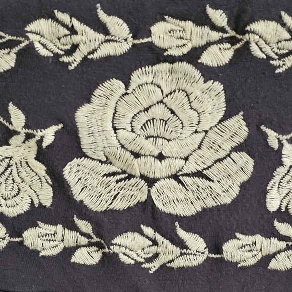 Women's Black Floral Embroidered Top Size XL - Picture 6 of 7